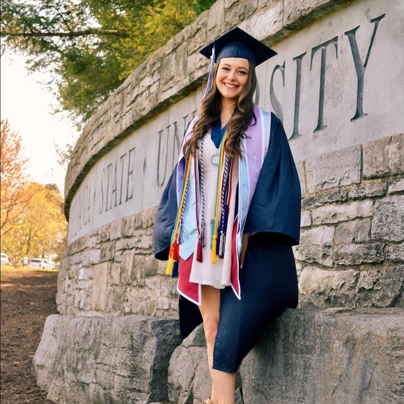 Meet your Posher, Alyson - Picture 1 of 6